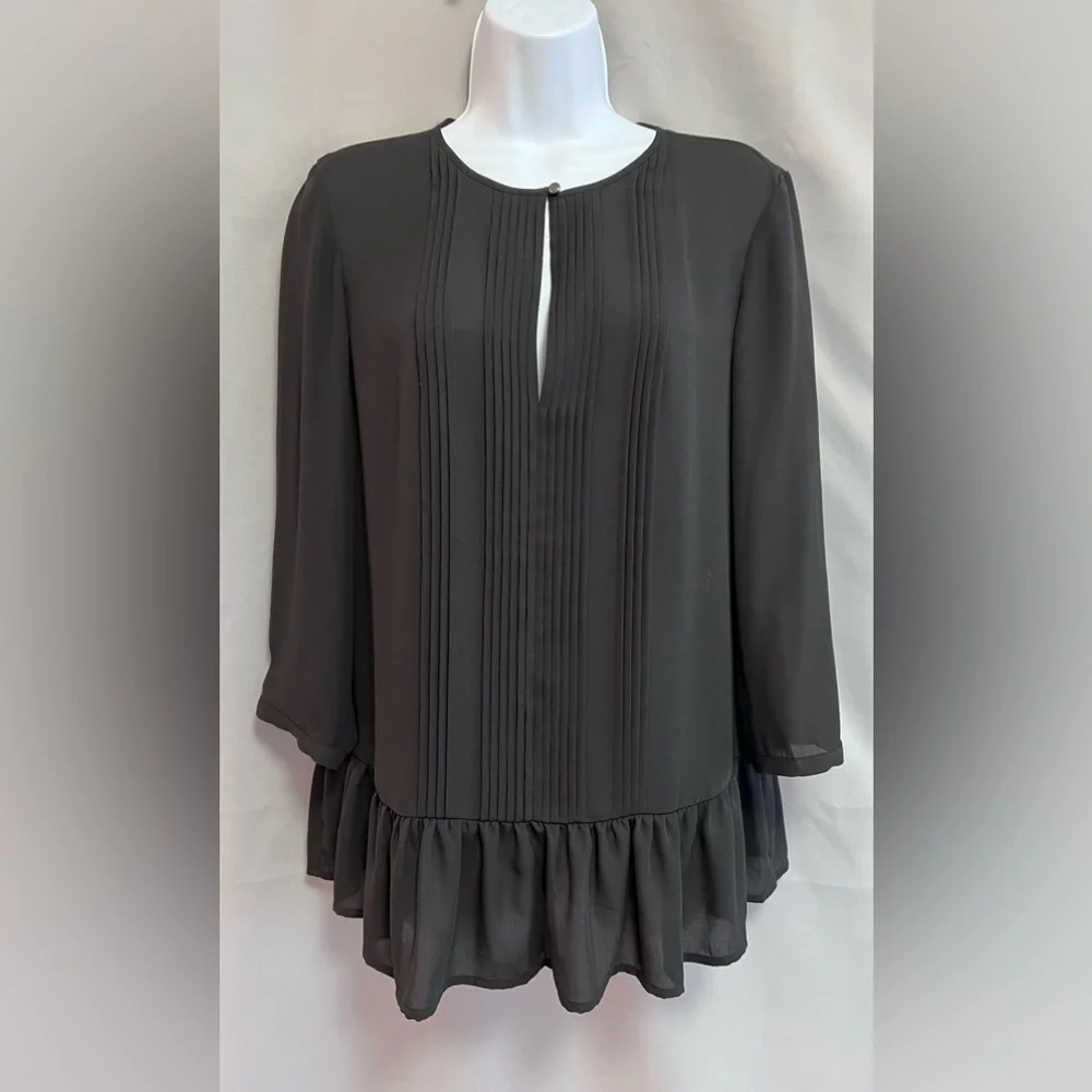 Banana Republic logo  CREPE FLUTTER BLOUSE‎ Black Sz Médium Women’s NWT!